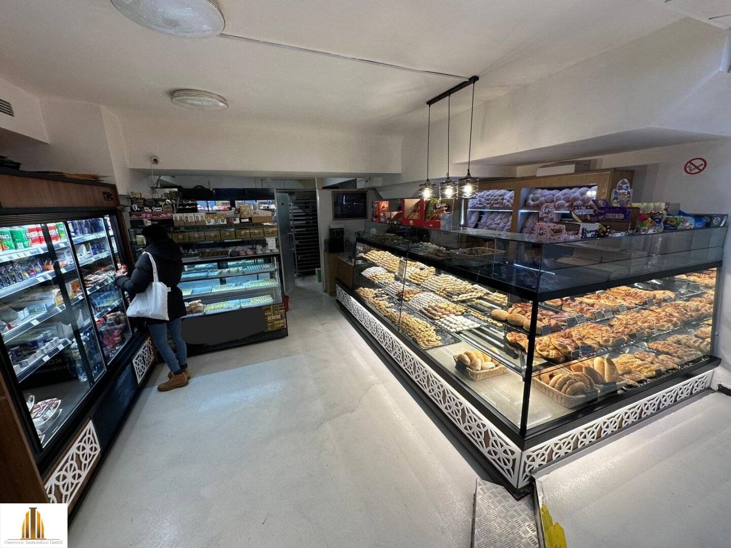 Nice commercial premises in top location with good rental income leased for an indefinite period
