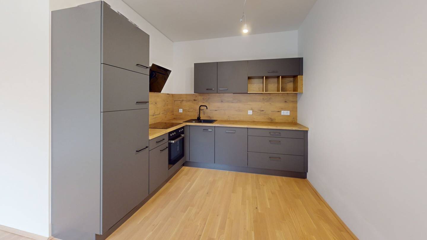 Vermietete Anlegerwohnung – 2-Zimmer-Dachgeschoss mit Balkon & Tiefgarage | STADT.LAND.THAL