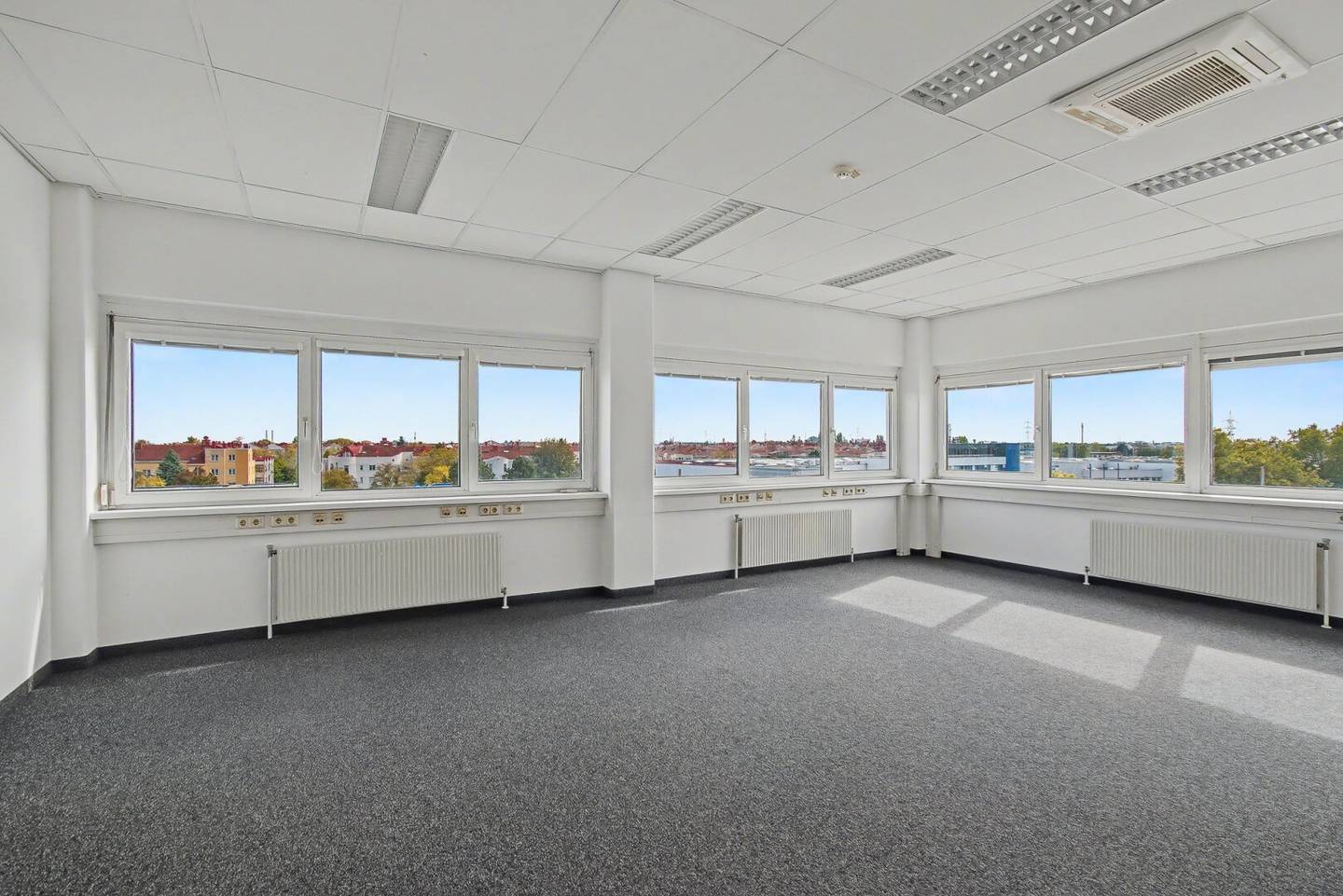Office spaces in a well-connected location in the southern part of Vienna