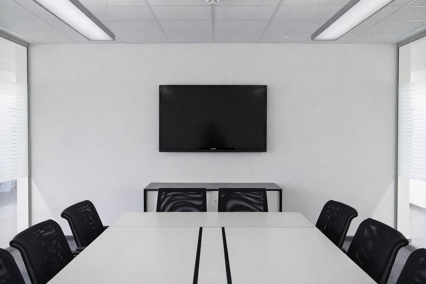 Modern office spaces in 1140 Vienna West Auhof, border to Lower Austria
