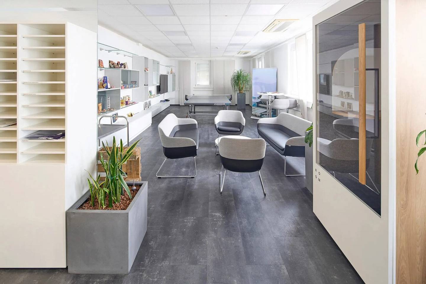 Versatile commercial spaces with a modernized office