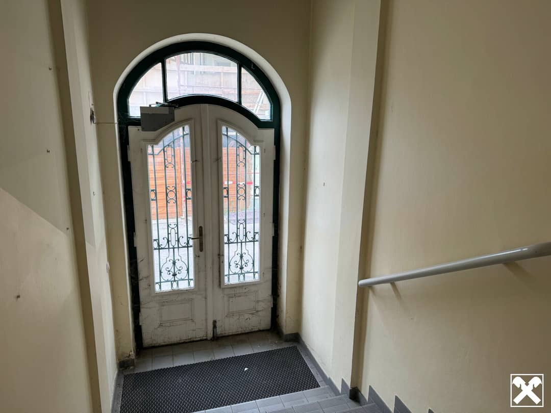 Hereinspaziert ins geräumige Büro