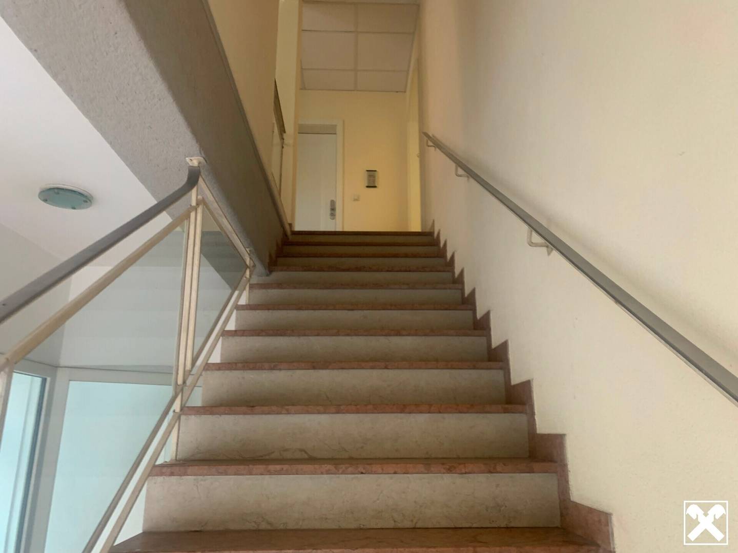 Mehrfamilienhaus in Wiener Neustadt mit Dachterrassenwohnung und Büro