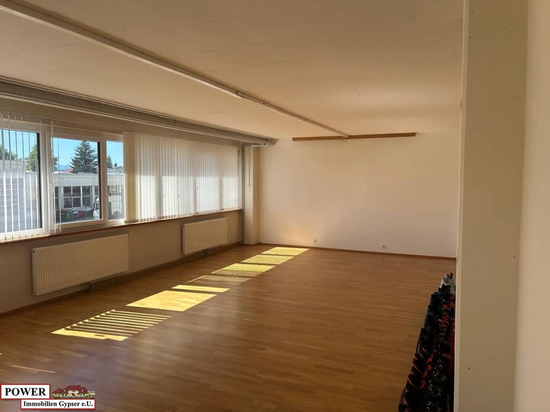 Barrierefreie Geschäftsfläche zur Miete in Schalchen, 283 m², zentral