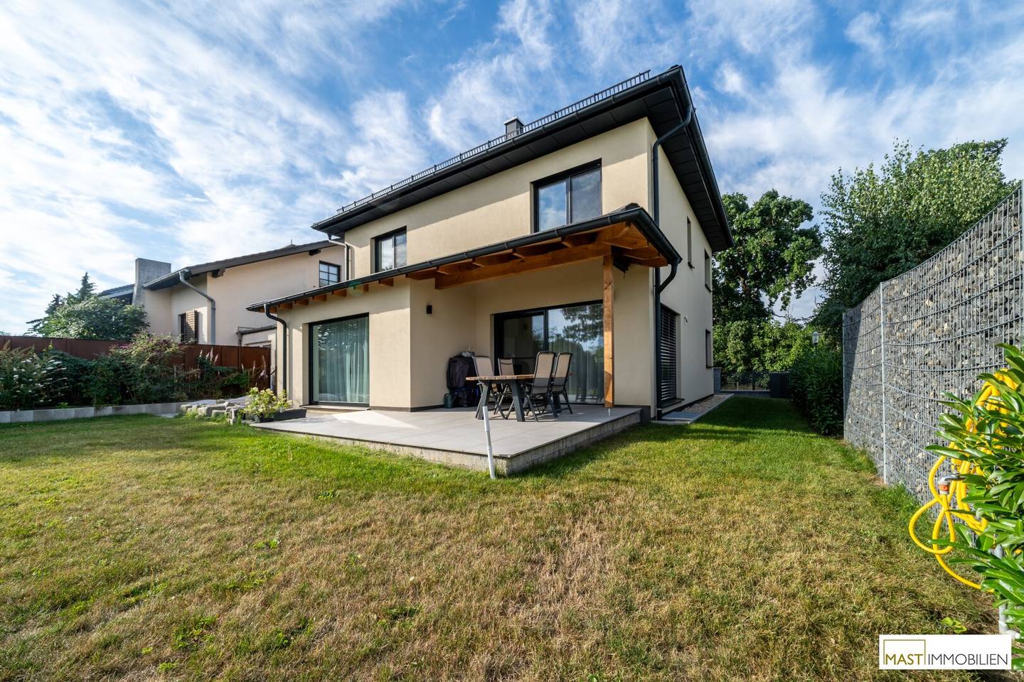 Neuwertiges Einfamilienhaus in Schönkirchen-Reyersdorf mit Garten