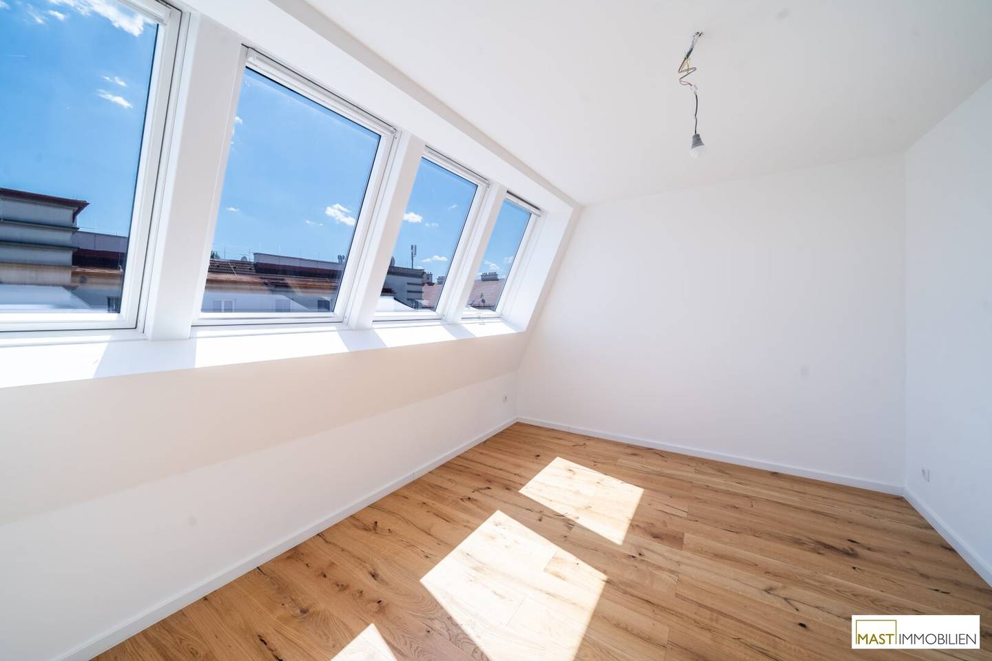 Moderne 3-Zimmer-Dachgeschosswohnung mit Balkon in Ottakring, Wien