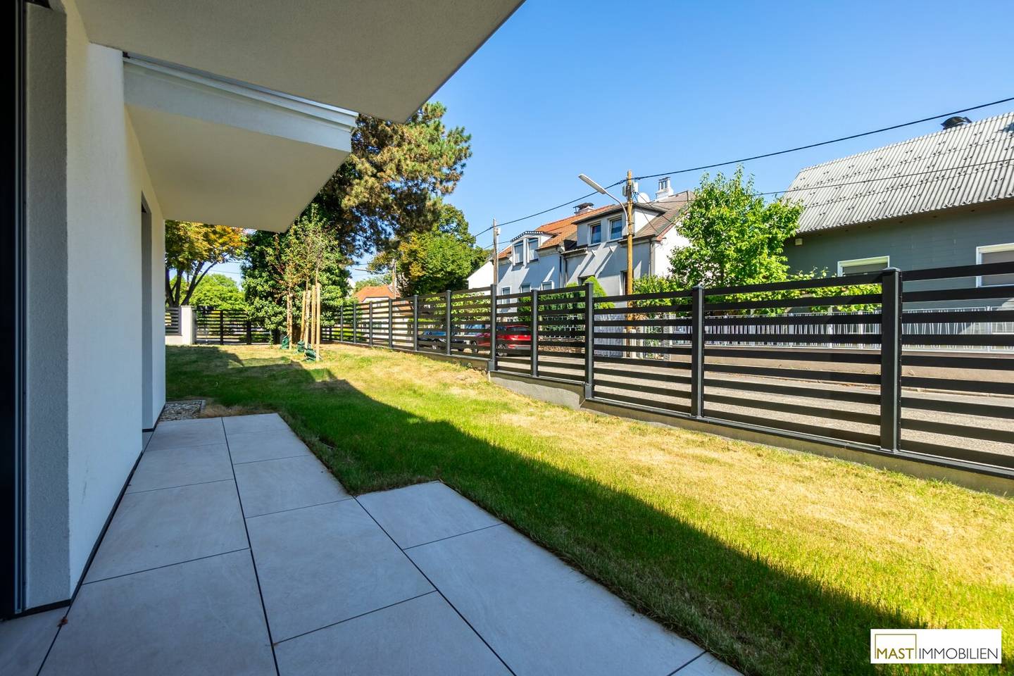 Exclusive 2-room garden apartment wanted? --- Incl. high-quality fitted kitchen / Garage parking space optionally available