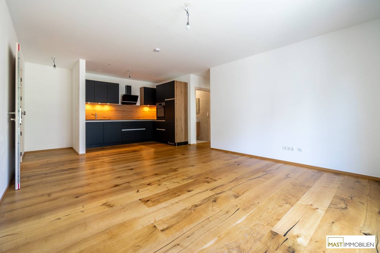 Exclusive 2-room garden apartment wanted? --- Incl. high-quality fitted kitchen / Garage parking space optionally available