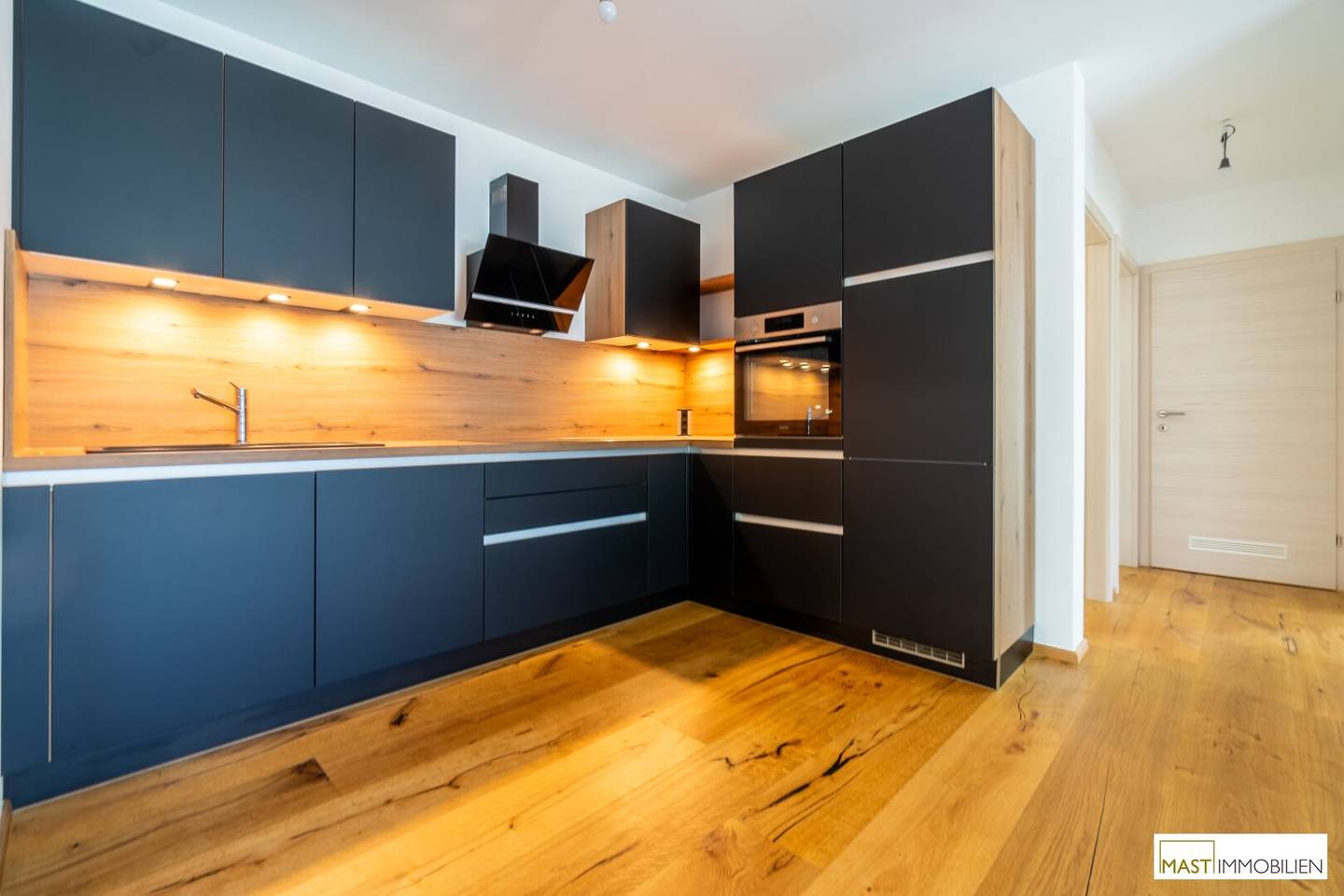 Exclusive 2-room garden apartment wanted? --- Incl. high-quality fitted kitchen / Garage parking space optionally available