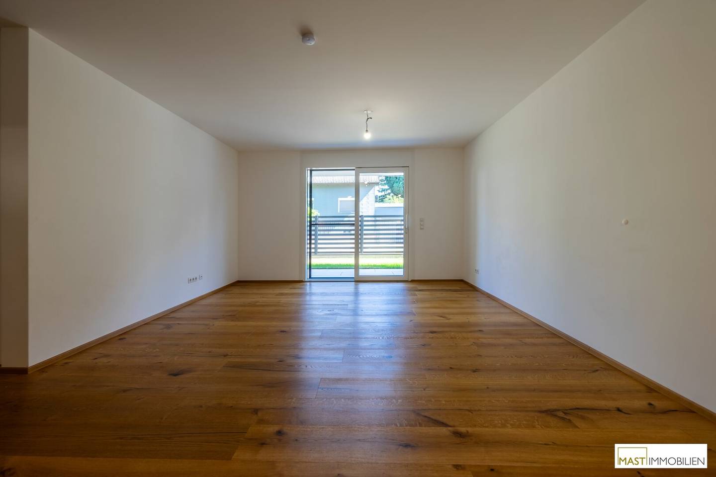 Exclusive 2-room garden apartment wanted? --- Incl. high-quality fitted kitchen / Garage parking space optionally available