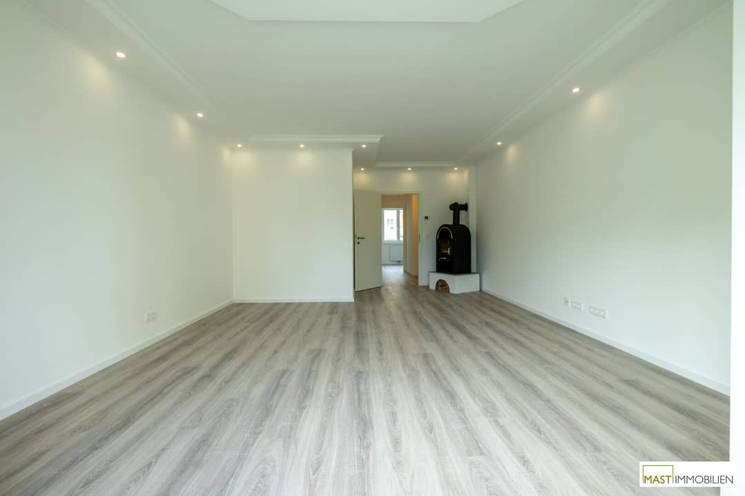 Wohnung komplett saniert mit Kamin und Lift