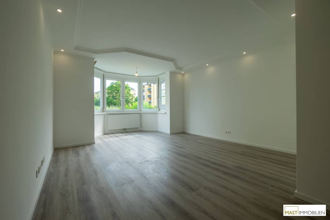 Apartment fully renovated with fireplace and lift