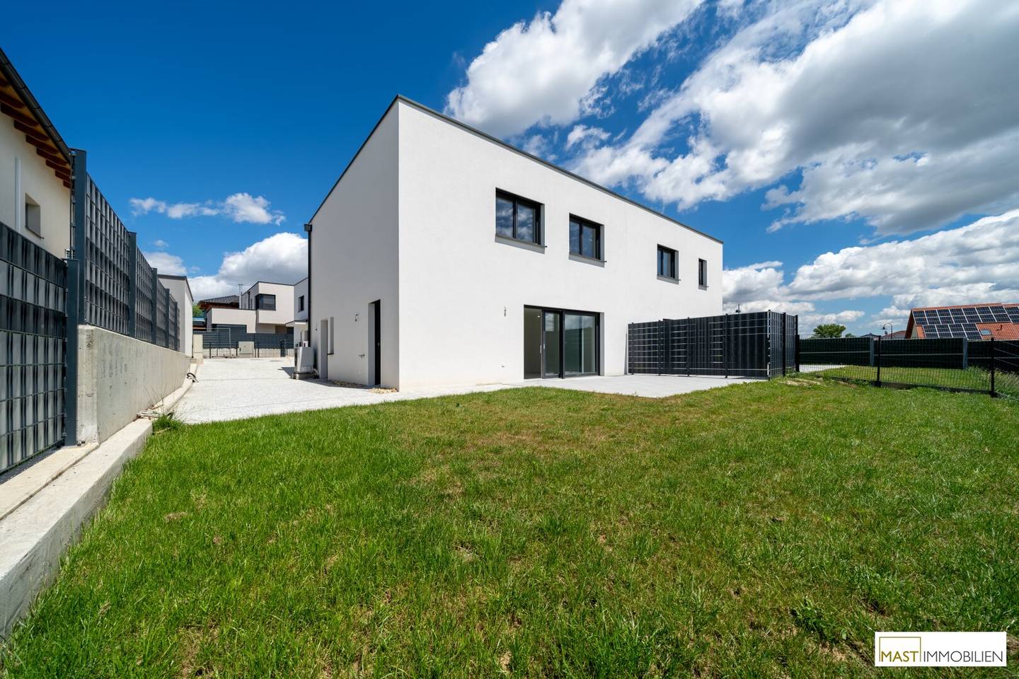Finish ready semi detached house in a sought-after location with distant views of Wien