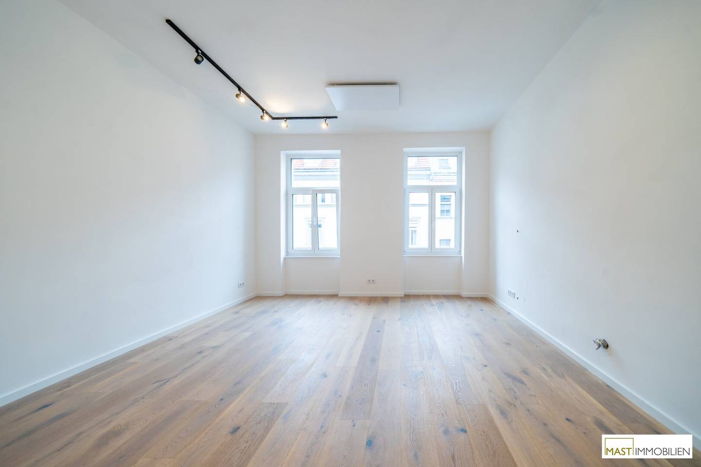 Old building apartment near Clemens Hofbauer Park fully renovated
