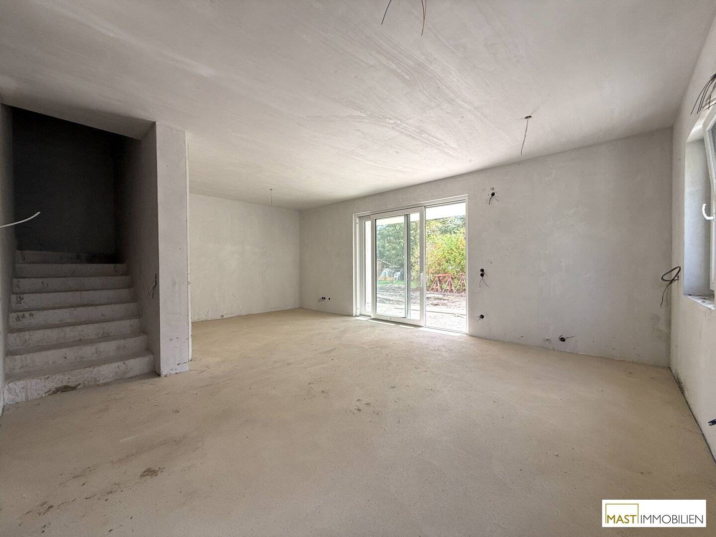 5-Room Semi-Detached House in Tribuswinkel