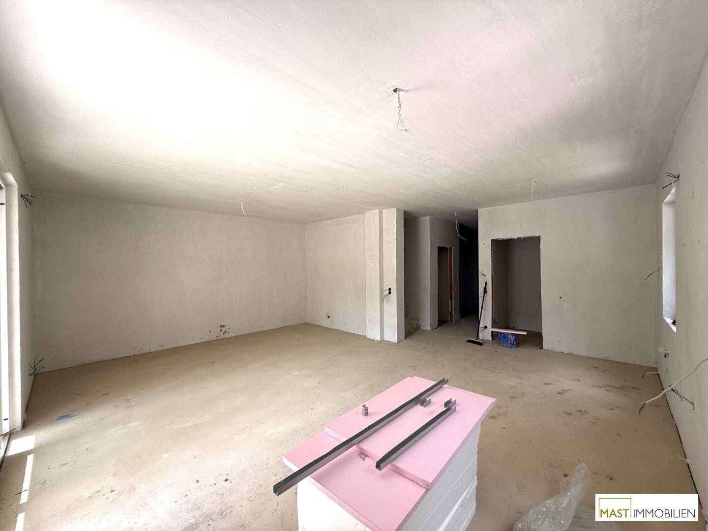5-Room Semi-Detached House in Tribuswinkel