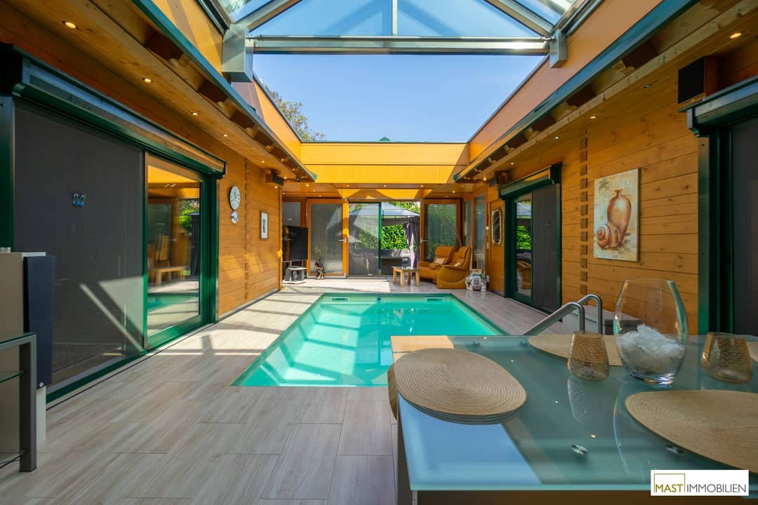 Einzigartiges Holzhaus mit Pool in Stockerau