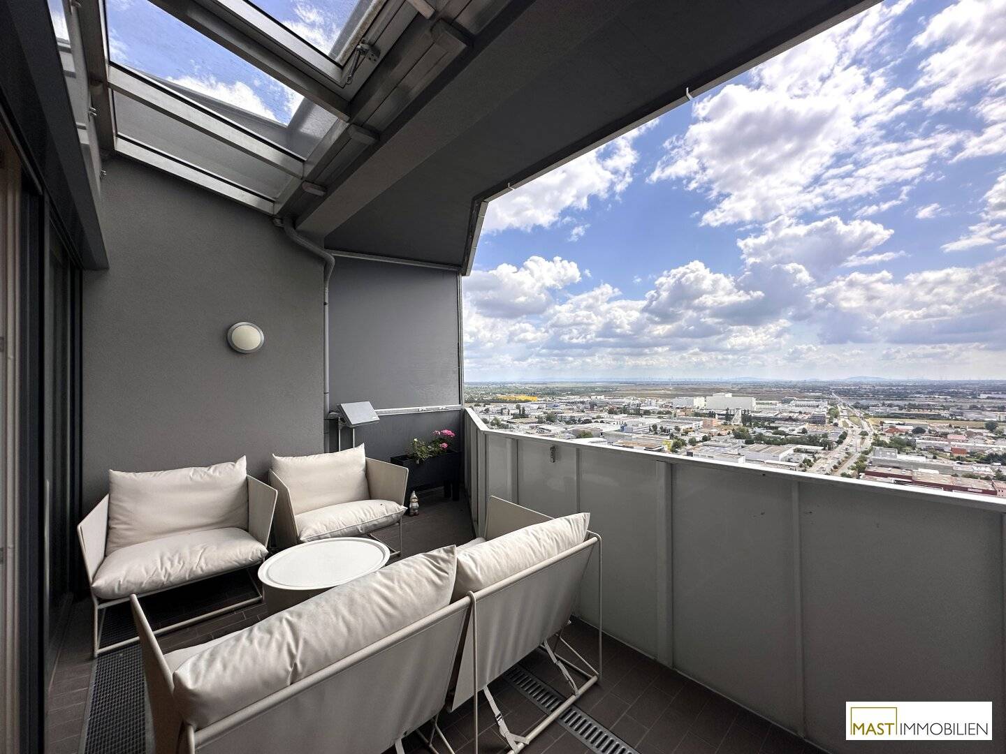 Penthouse with Burgenland view and terrace