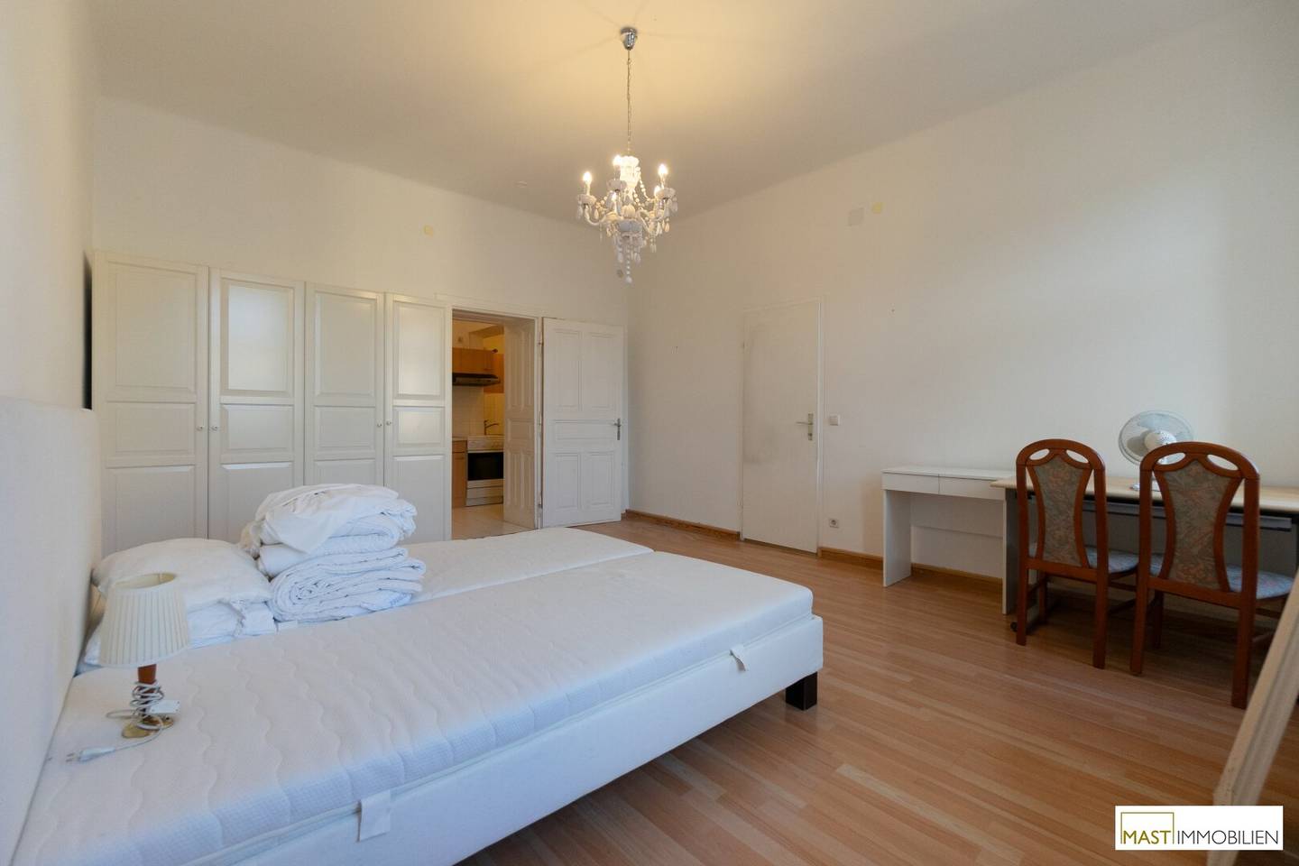 Wohnung im Altbau mit hohen Decken ruhige Lage