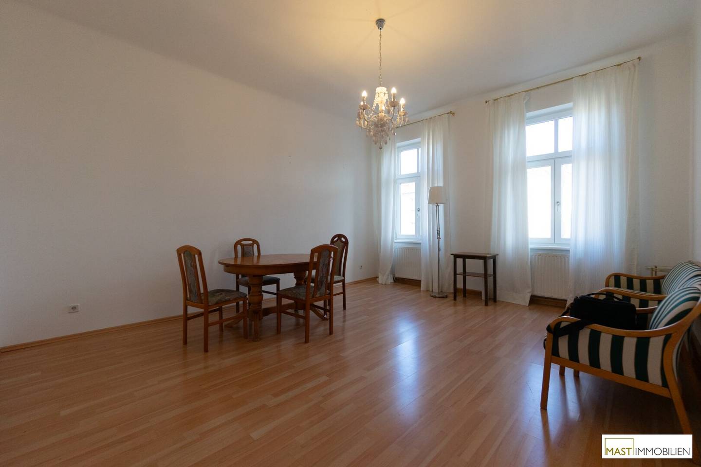 Wohnung im Altbau mit hohen Decken ruhige Lage