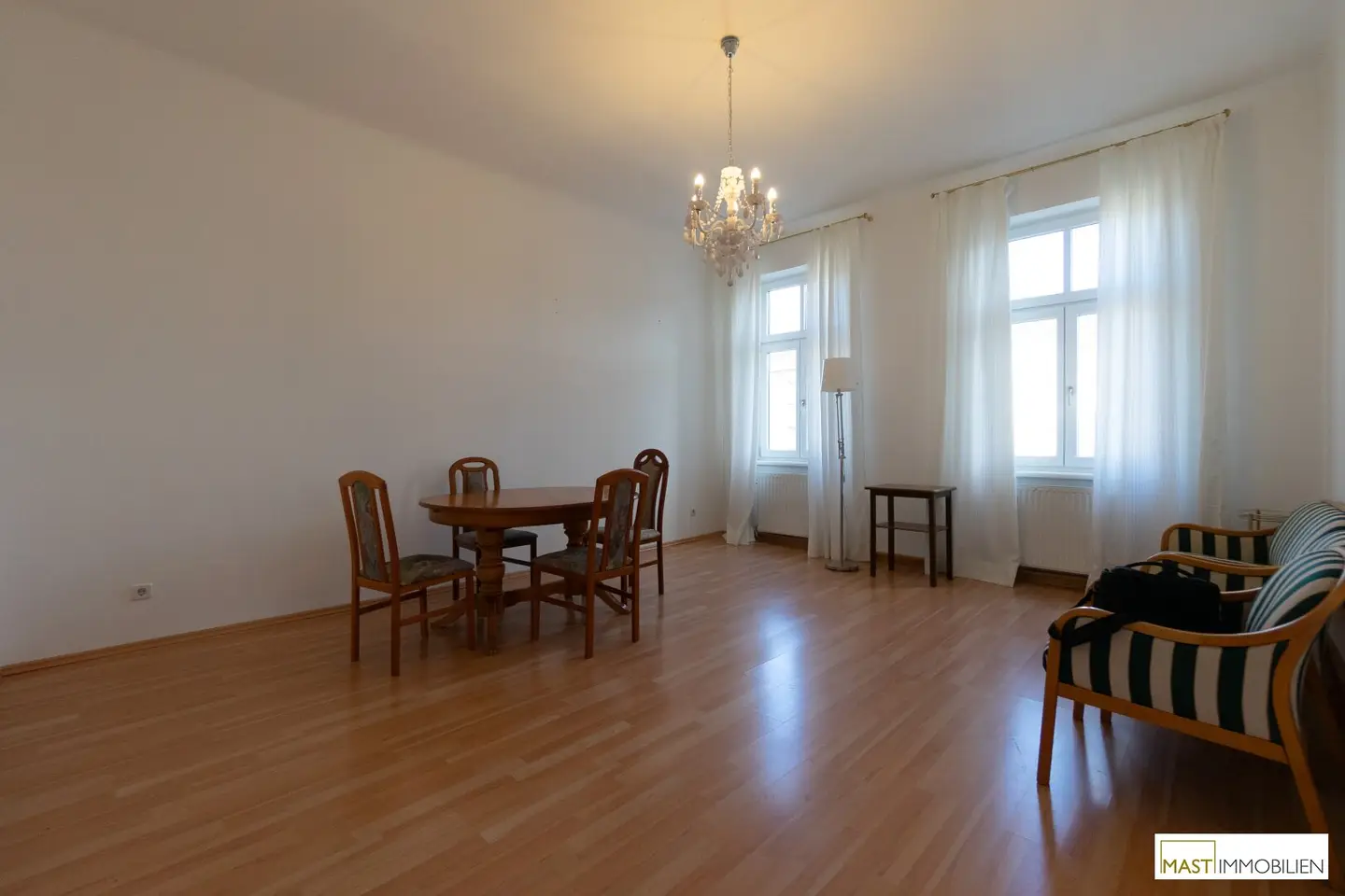 Wohnung im Altbau mit hohen Decken ruhige Lage