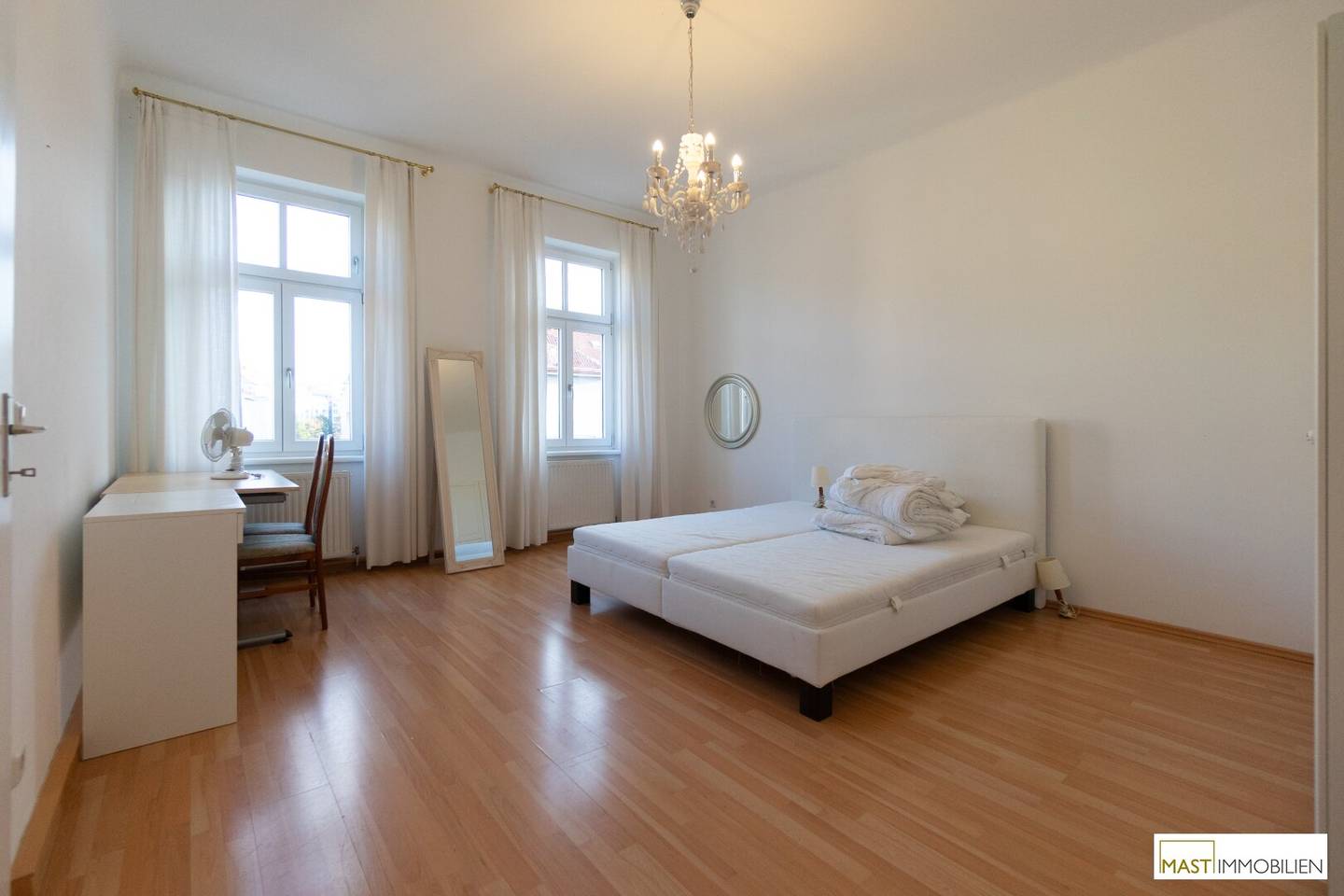 Wohnung im Altbau mit hohen Decken ruhige Lage