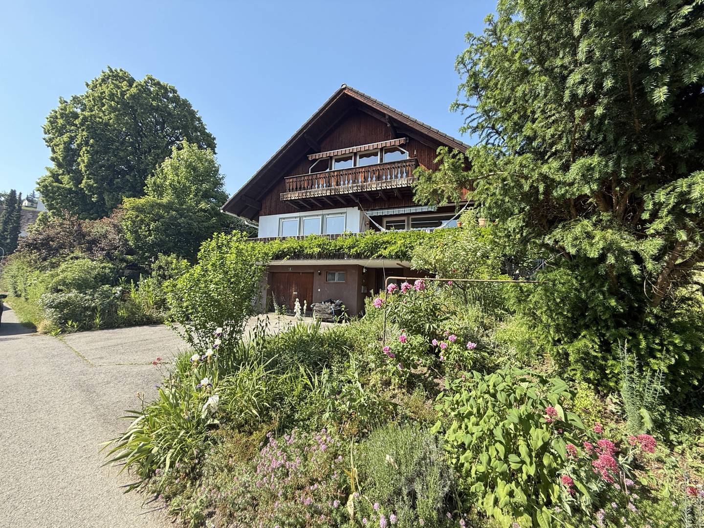 Einfamilienhaus in Klaus mit zwei Wohneinheiten, Garage & Ausblick