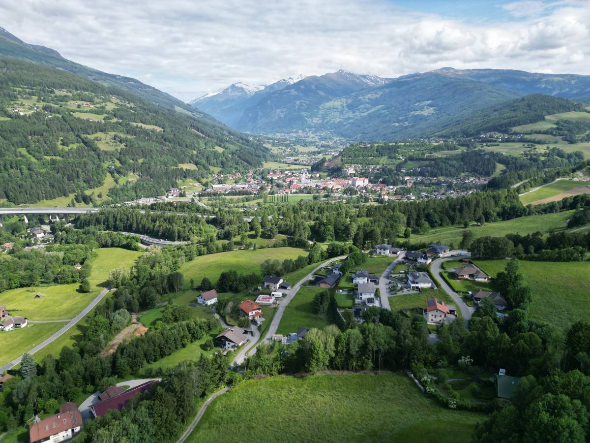 Sonniges Baugrundstück in Gmünd, 876 m² nahe der Künstlerstadt