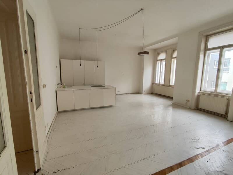 Großzügige Altbauwohnung im 1 Stock mit Wohnküche