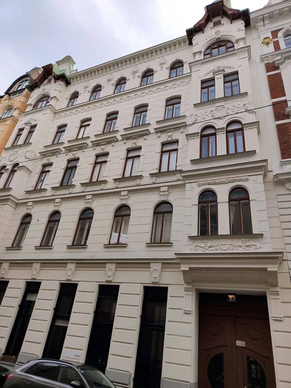 Großzügige Altbauwohnung im 1 Stock mit Wohnküche