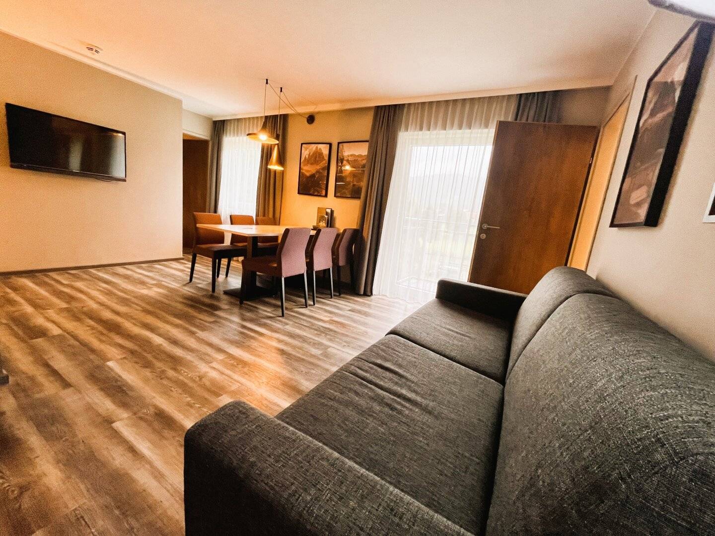 SUPER RETURN: Fully furnished LUXURY APARTMENT in Seefeld's top location now for sale