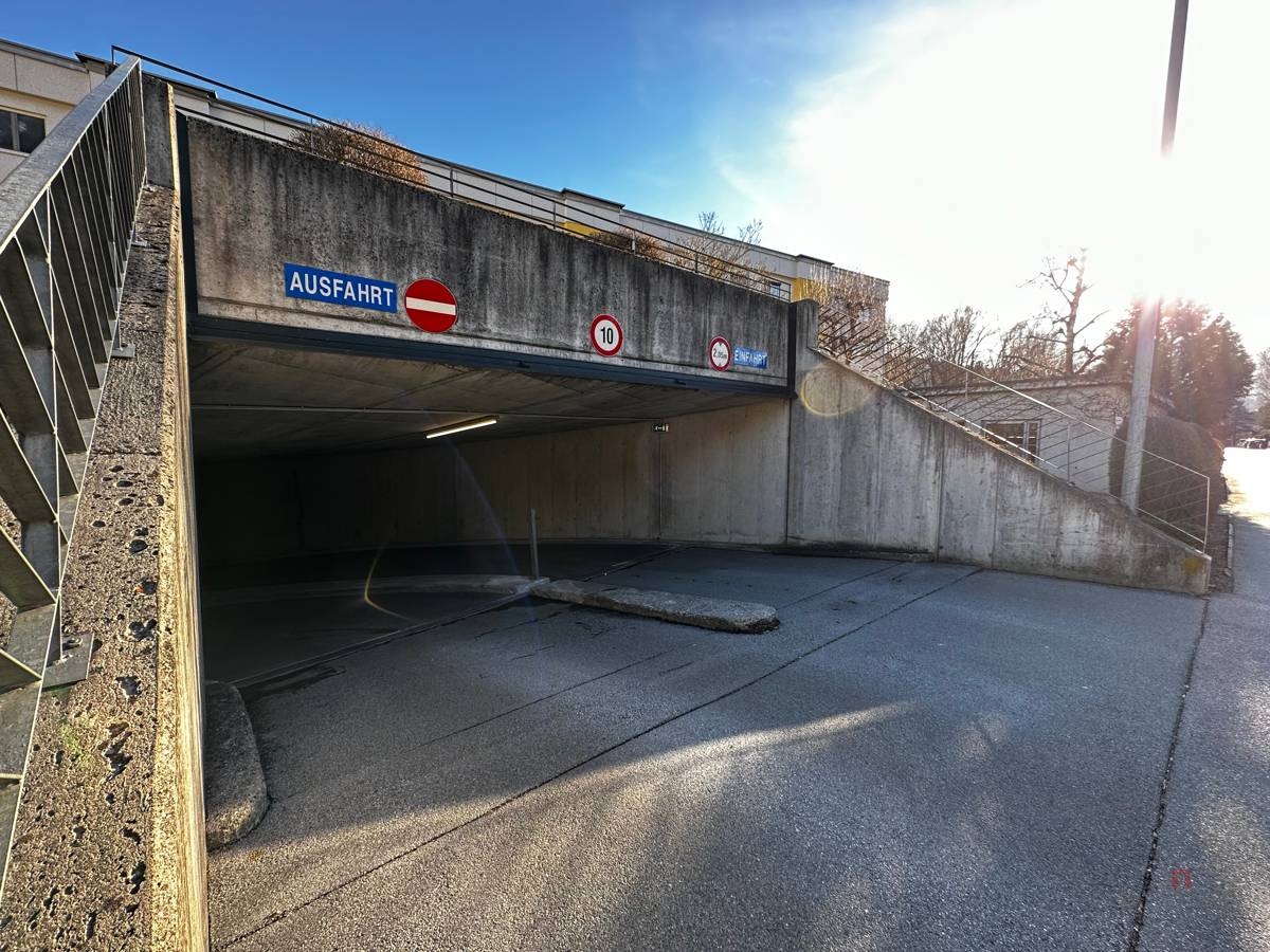 Tiefgaragenstellplatz in Völs zu vermieten