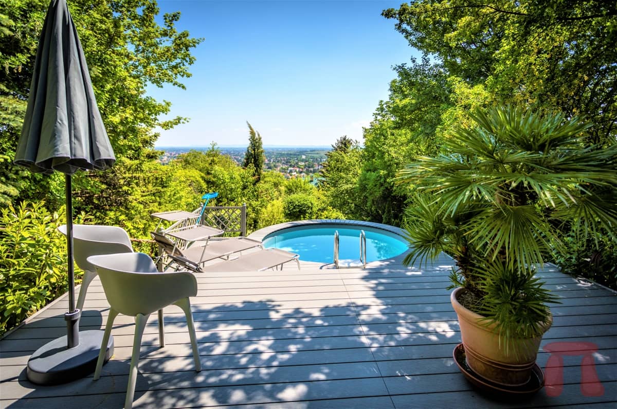 Imposante Villa in Baden am Römerberg mit Pool & Dachstudio