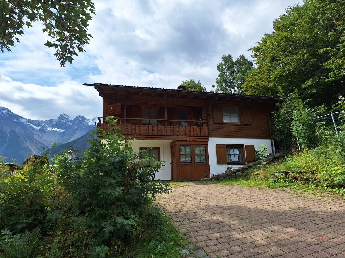 Einfamilienhaus in Brand mit Einliegerwohnung, Garage und ruhiger Lage