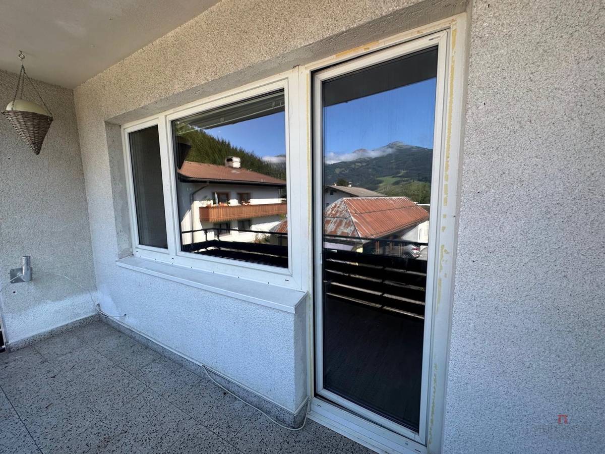 Wohnung mit Balkon und Garage in Tirol