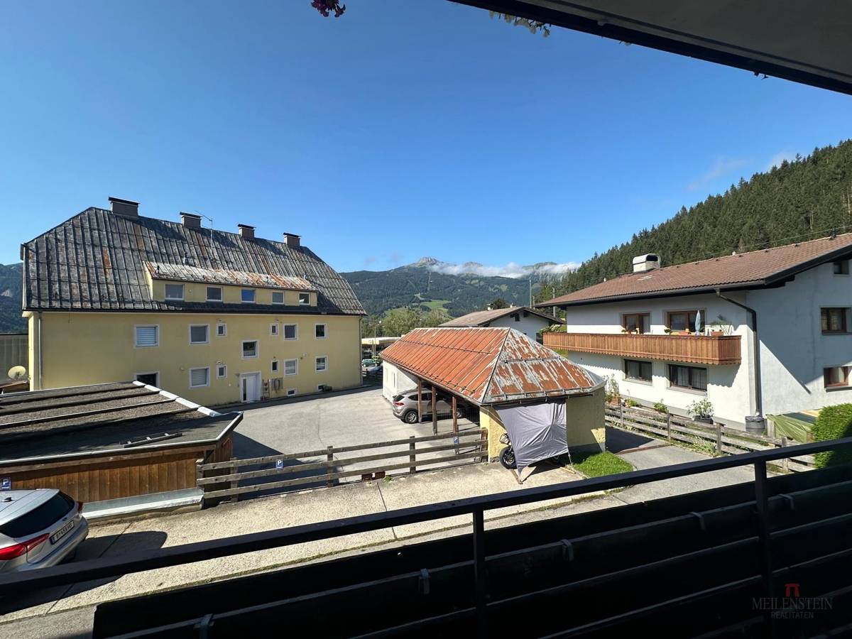 Wohnung mit Balkon und Garage in Tirol