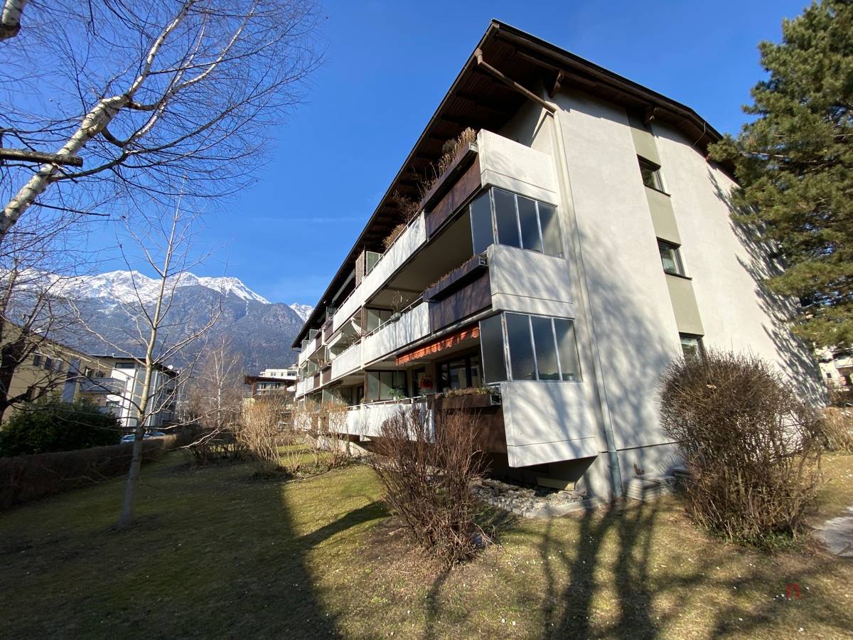 Investment apartment with west facing balcony tenanted