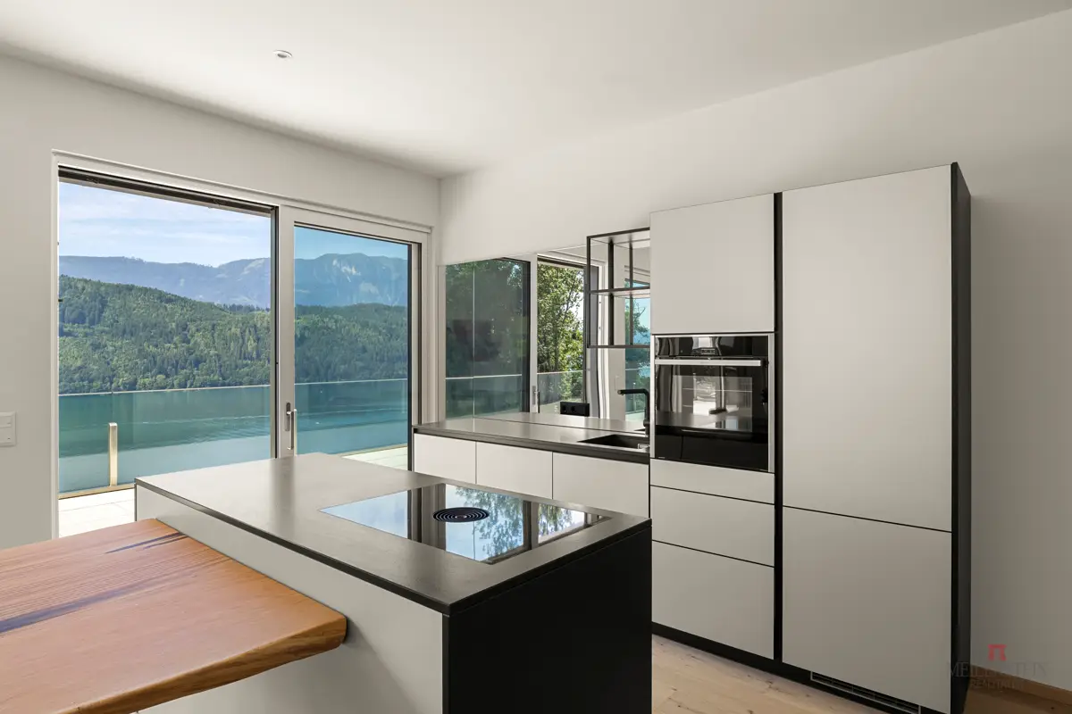 Penthouse with lake view and spacious terrace