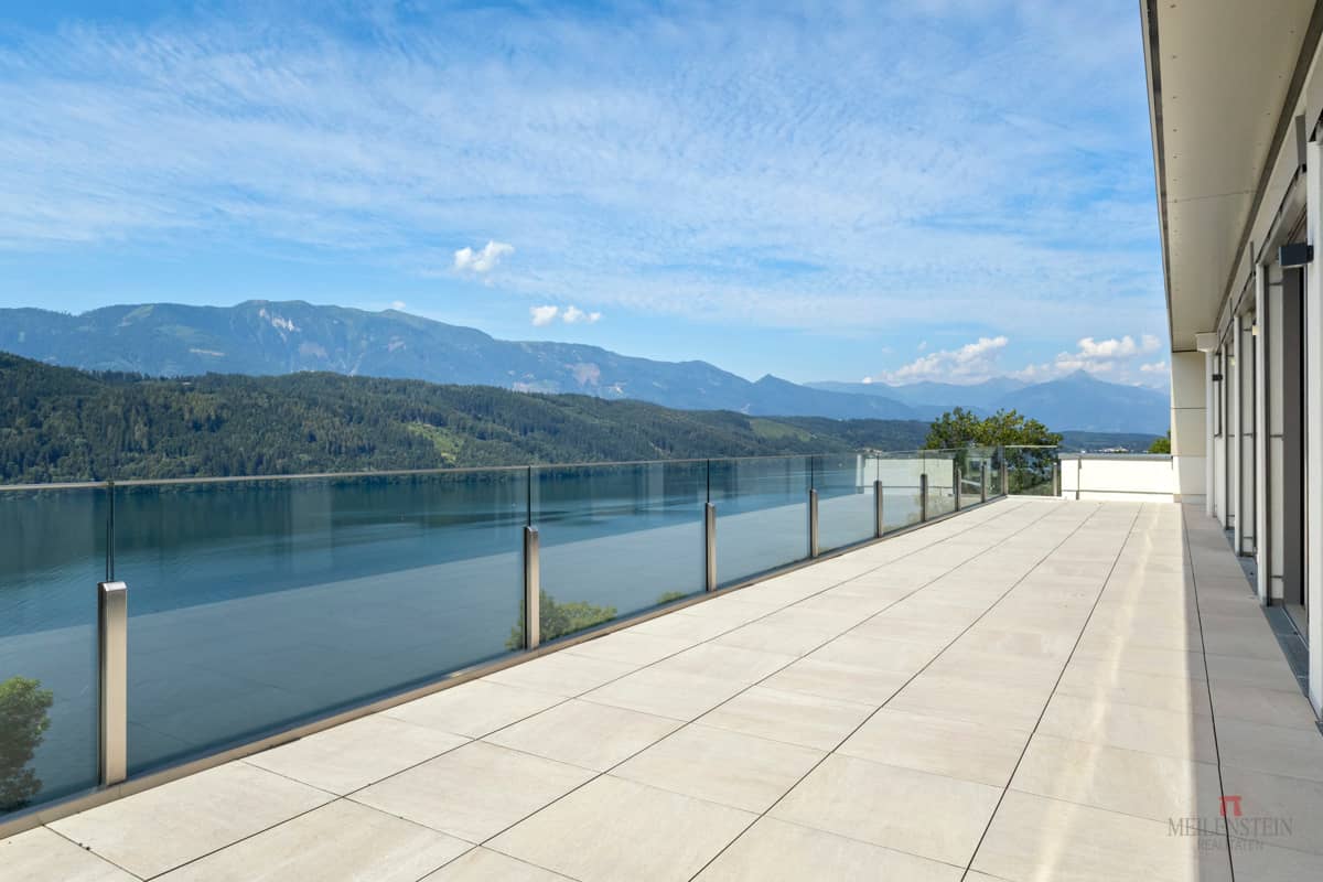 Penthouse with lake view and spacious terrace