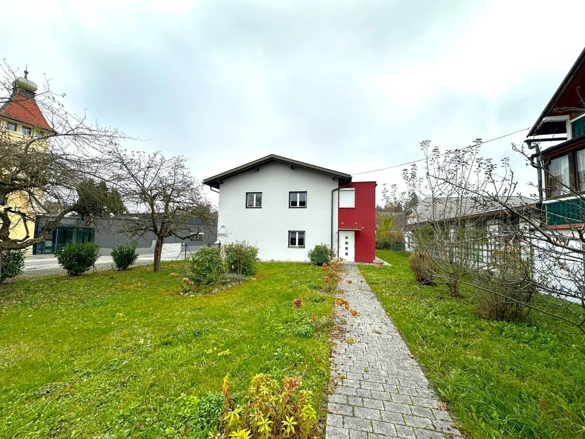 Ground floor apartment with garden and two parking spaces