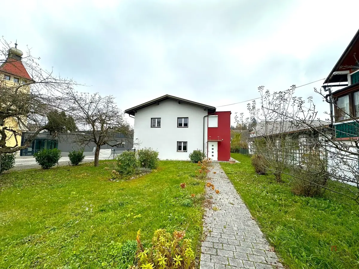 Ground floor apartment with garden and two parking spaces