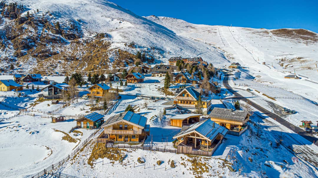Neuwertiges Chaletdorf mit Alm-Gasthof am Falkert nahe Heidi-Alm