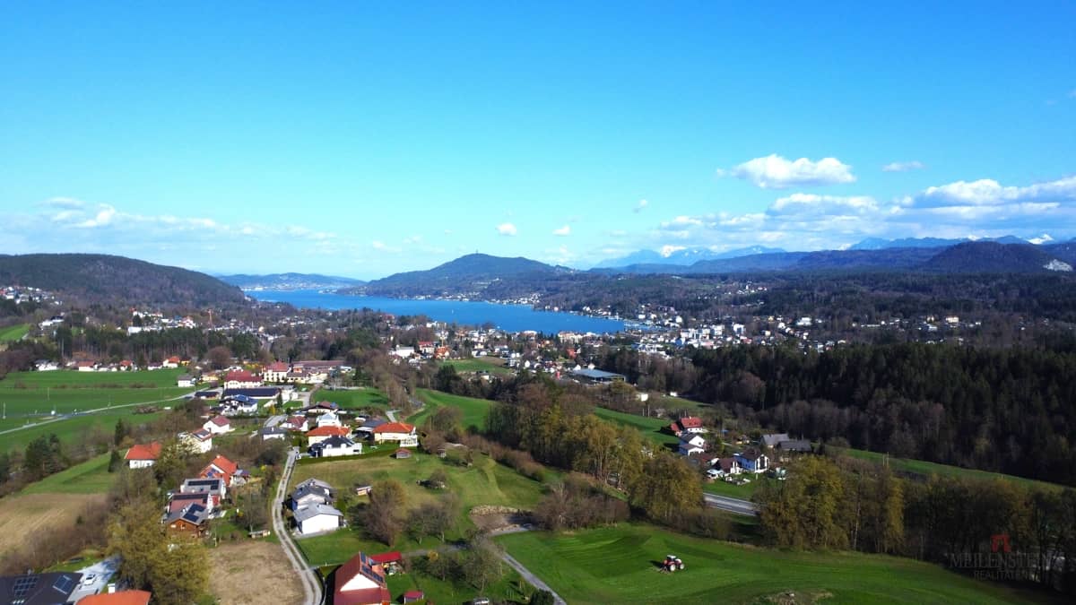 Traumhaftes Baugründstück in Velden mit Seeblick und Karawankenblick