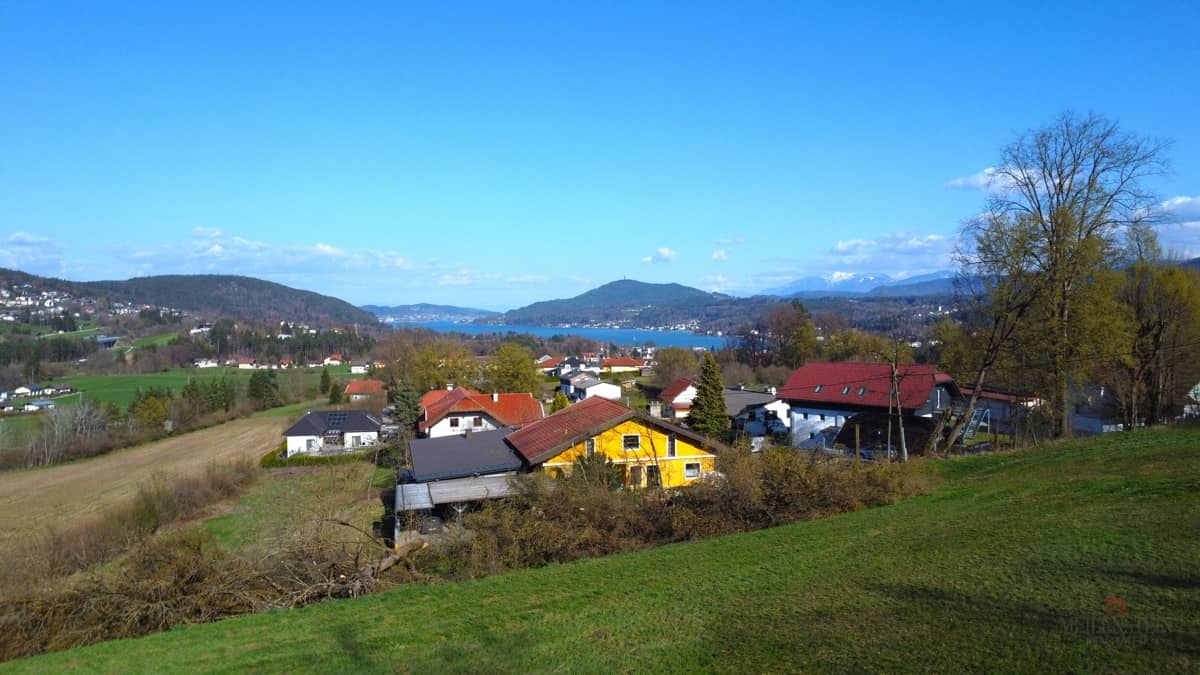 Traumhaftes Baugründstück in Velden mit Seeblick und Karawankenblick