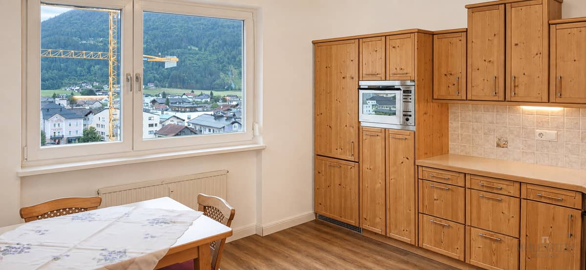 Well kept apartment with balcony in central location