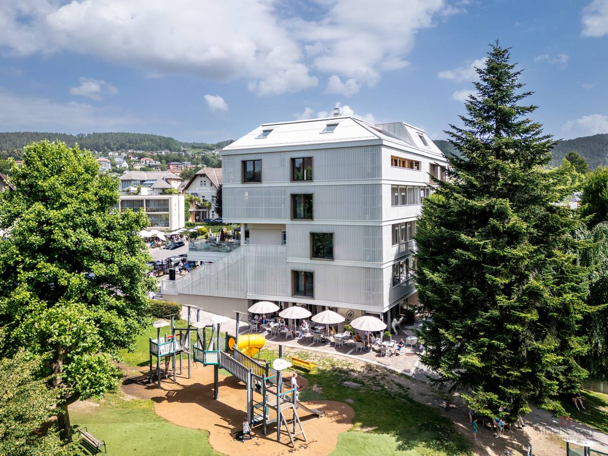 Ihr Café / Bar im Herzen von Velden am Wörthersee – Toplage direkt im Kurpark