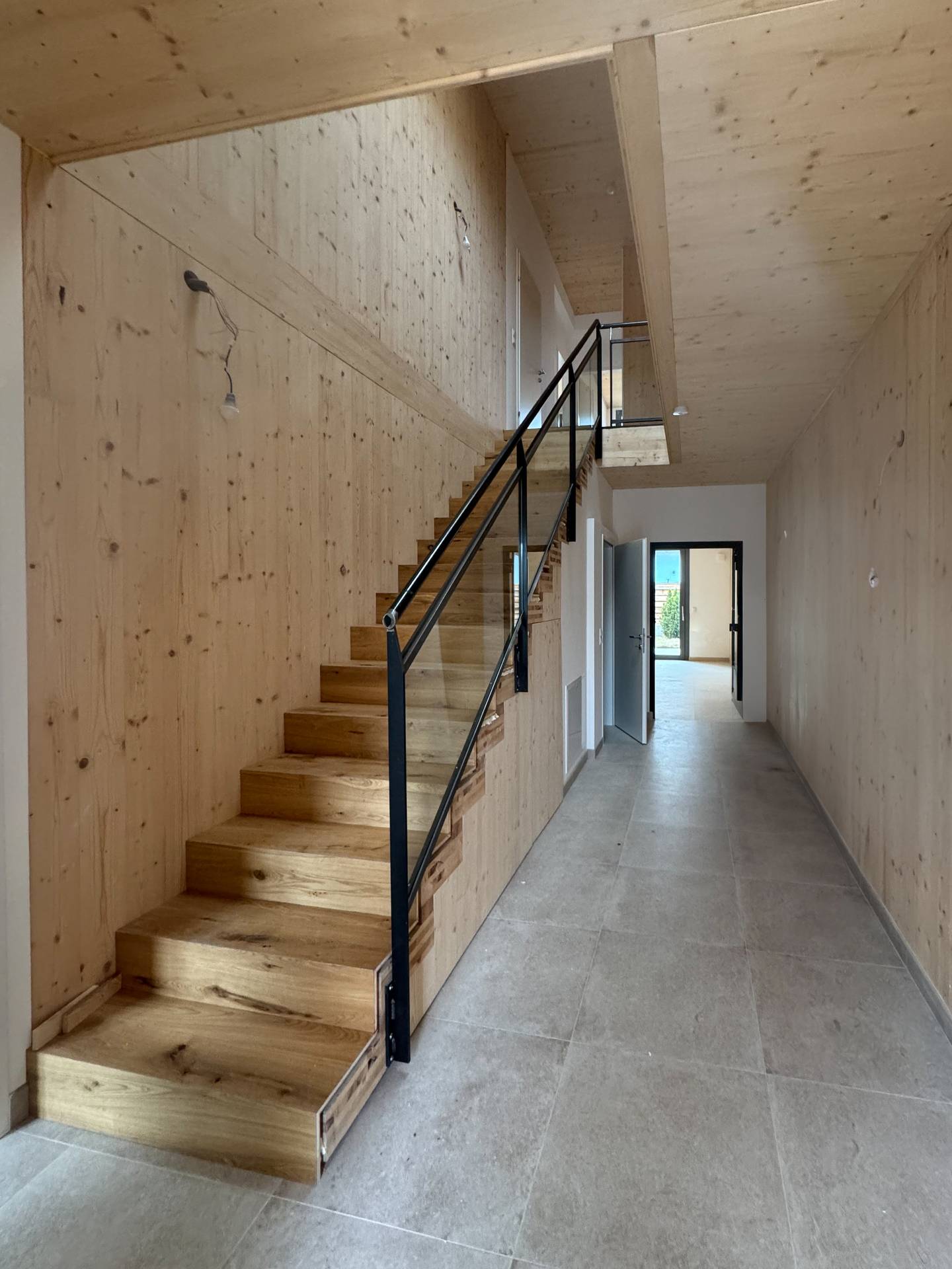Refugium im Grünen: Architektenhaus-Maisonette in Maria Enzersdorf