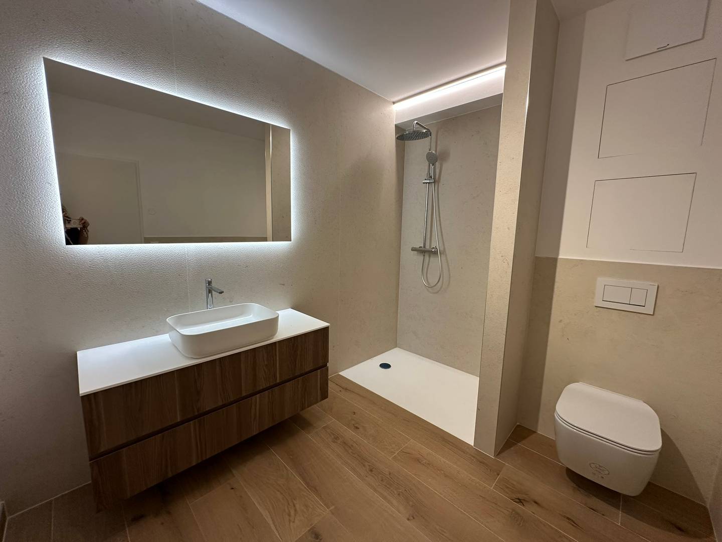 Newly built apartment with west view terrace