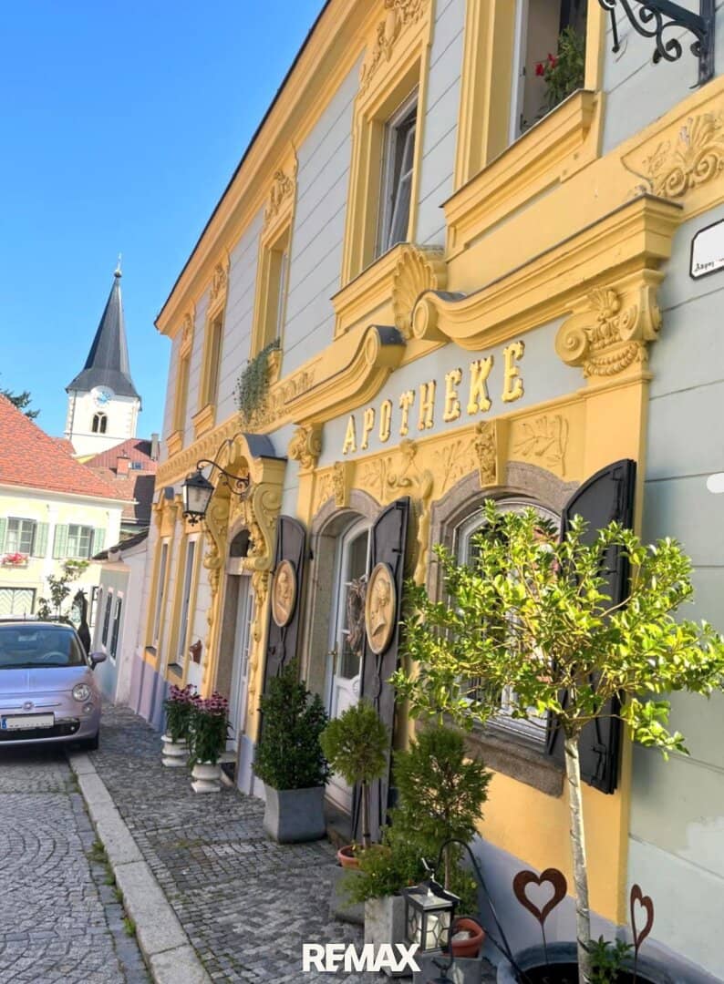 Weitra: Wohn- und Geschäftshaus mit Neobarock-Fassade 8 Zimmer