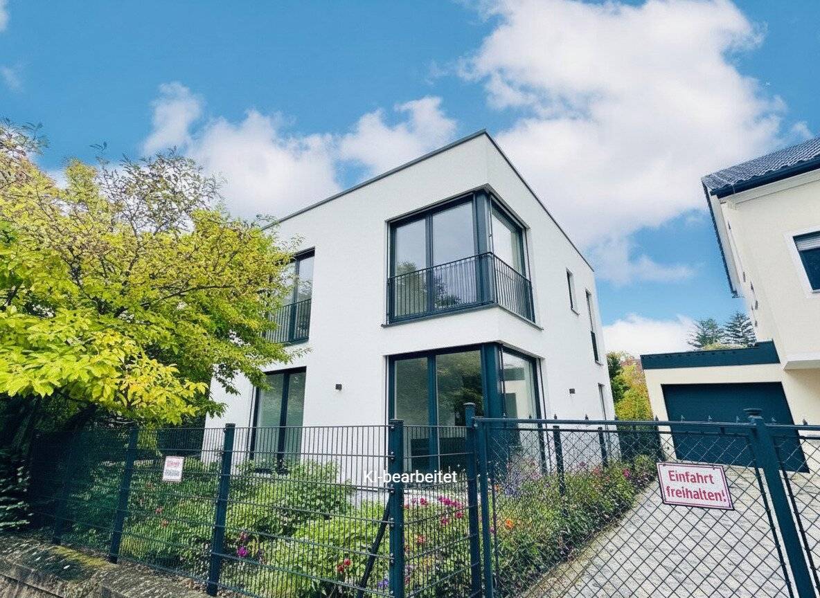 Gut geschnittenes Grundstück mit Abbruch-Villa